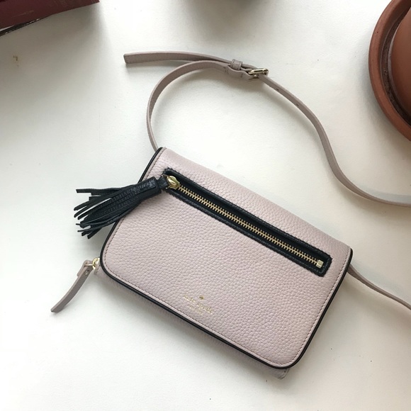 kate spade Handbags - BNWOT Kate Spade Convertible crossbody